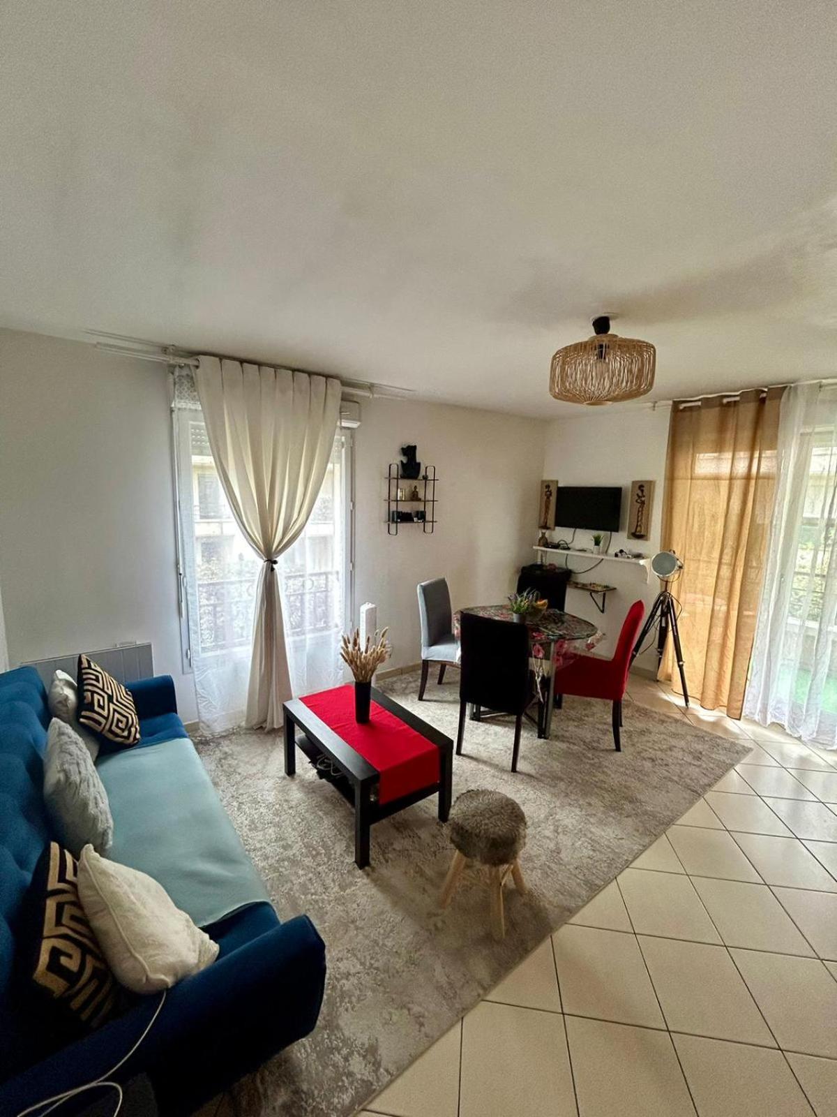 Appartement Heyzie à Pontault-Combault Extérieur photo